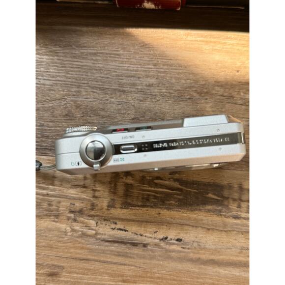 CASIO EXILIM EX-2750 7.2 Mega Pixels 3X Zoom With Charger USB Cradle - Picture 3 of 16